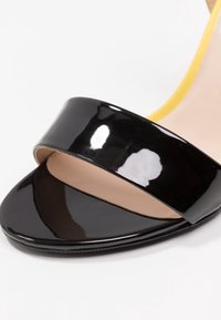 Laura Biagiotti Sandały na obcasie