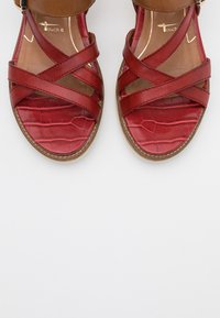 Tamaris Plateausandalette - chili/cognac