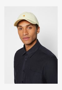 Não selecionado, soft yellow/popsicle