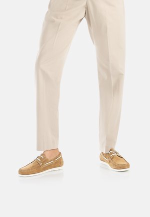 EDISON - Boat shoes - braun