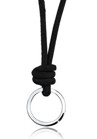 Collana in corda nera con un design annodato, con un pendente circolare in argento lucido. La corda è texturizzata e l'anello è liscio.