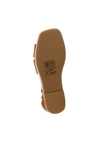 Semelle de sandale en cuir marron, avec un design plat et une surface texturée. Taille 36 estampillée sur le dessous.
