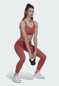 adidas Performance BRA - Sutiã desportivo de suporte médio - red