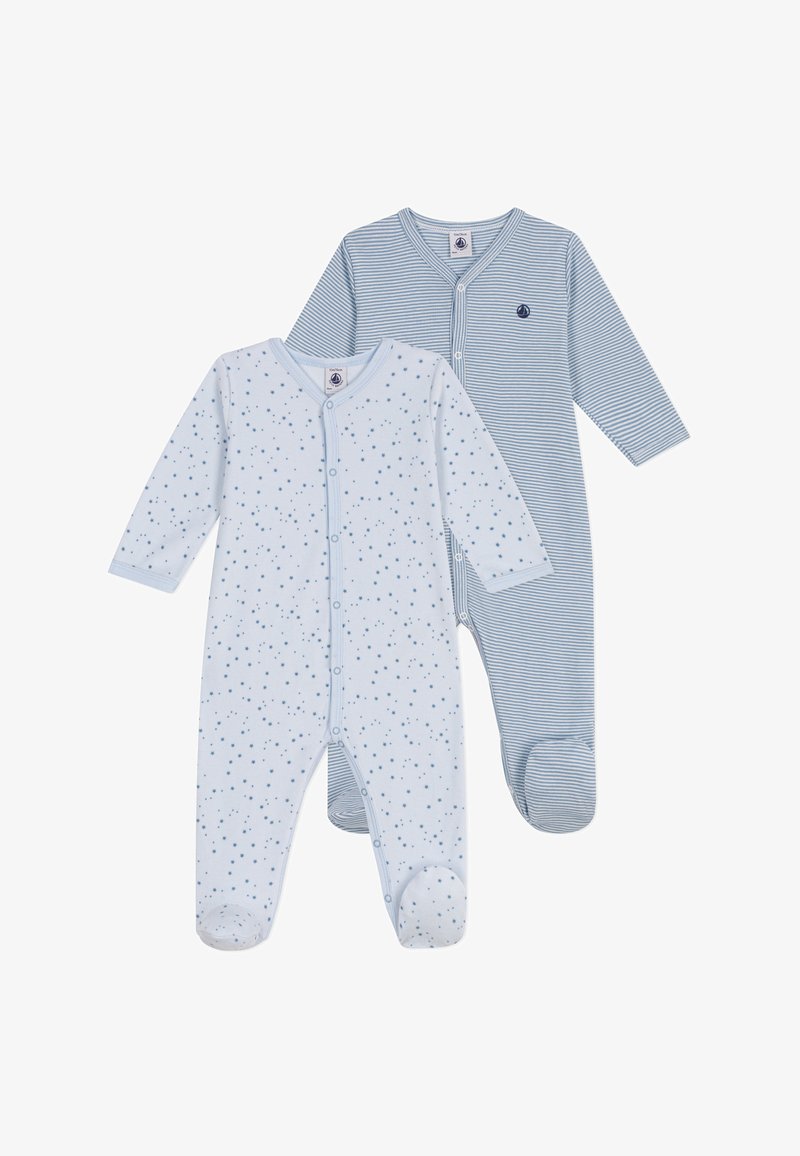 Twee babybodysuits met lange mouwen: één lichtblauw met sterpatroon en één blauw gestreept. Beide hebben drukknoopsluitingen en een voet ontwerp.