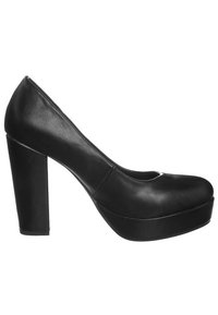 Svart läder högklackad sko med rund tå, kraftig klack och plattform. Slät yta utan synliga mönster eller detaljer.