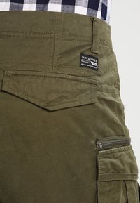 Jack & Jones Šortky - olive