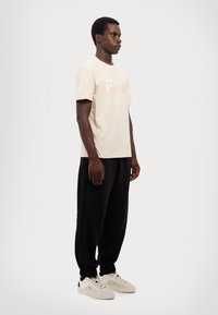 EA7 Emporio Armani Marškinėliai su spaudiniu - whitecap gray
