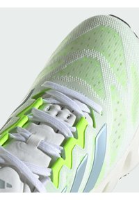 adidas Performance SHIFT UNISEX mleczny