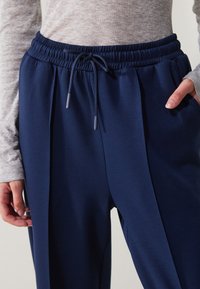 Anna Field by Zalando SOFT JOGGER - Tracksuit bottoms - dark blue
