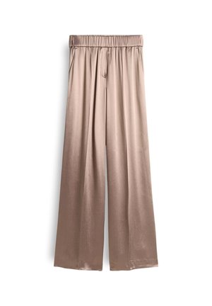 Helle braune satinierten weiten Hosen mit elastischem Bund und seitlichen Taschen, flach auf einem weißen Hintergrund präsentiert.