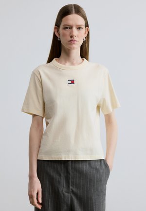 BADGE TEE - T-shirts - almost yellow