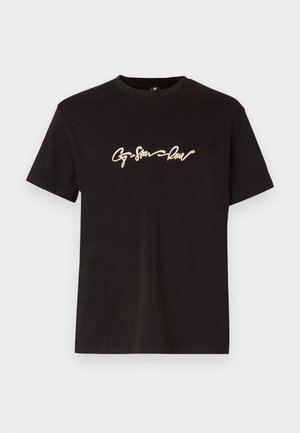 T-shirt in cotone nero con maniche corte e scollo rotondo. Design in rilievo dorato ben visibile sul petto. Taglio semplice e moderno.