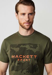 Hackett London GRAPHIC - Camiseta estampada - olive green