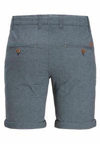 Pantaloni corti azzurri testurizzati con risvolti, due tasche posteriori con bottoni marroni e un sottile motivo tessuto.