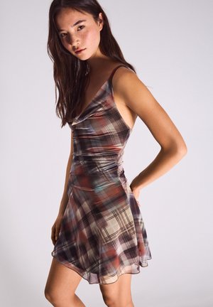 Bershka DRESS 01963545 - Denné šaty - dark brown