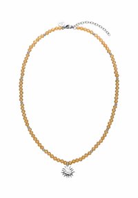 Gehaakte ketting met amberkleurige facetten, zilveren tussenstukjes en een zonvormige hanger. Verstelbare lengte met een metalen sluiting.