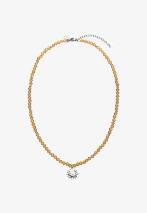 Gehaakte ketting met amberkleurige facetten, zilveren tussenstukjes en een zonvormige hanger. Verstelbare lengte met een metalen sluiting.
