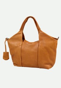 Bolso de cuero marrón con una textura suave, que cuenta con dos asas, un cierre de cremallera y una pequeña etiqueta con el logo de la marca.