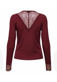 Bordeaux lange- mouwen top met een kanten V-achterkant en kanten afgewerkte mouwen, gemaakt van ribbelstof voor extra textuur.