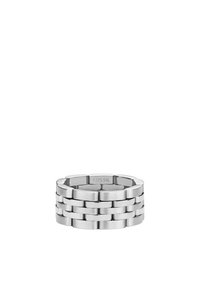 Pulsera de plata esterlina con un diseño de eslabones en cadena. Presenta eslabones de metal alternando entre pulidos y cepillados. Grabado "FOSSIL" en la banda interior.