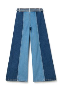 Wijd uitlopende jeans met een patchworkontwerp in verschillende tinten blauwe denim, met een gestreepte tailleband en rafelige zomen.
