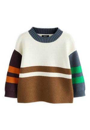 Sweater med rund hals i hvid, brun, mørkelilla ærme med orange striber og blåt ærme med grønne striber, ribstrikkede ærmegab og krave.