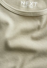 Next COLUMN  WITH SLIT DETAIL REGULAR FIT - Maksikleit - green