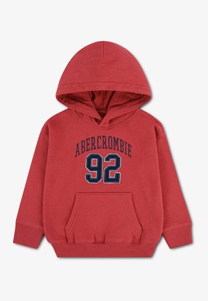 Rød hættetrøje med forlomme og navyblå "Abercrombie 92" tekst på brystet, ribbet manchetter og kant.