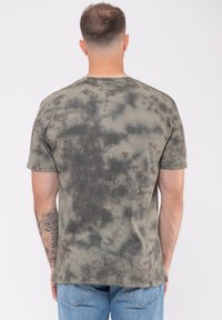 Paradiso Clothing TWENTY ONE PILOTS BACK TO BACK DIP DYE - Print T-shirt - green