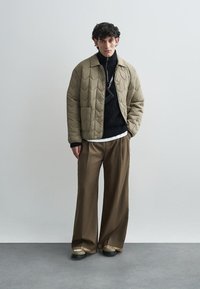 Maison Kitsuné QUILTED BLOUSON - Ελαφρύ μπουφάν - taupe brown