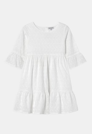 Weißes Baumwollkleid mit Rundhalsausschnitt, Dreiviertelärmeln mit ausschwingenden Säumen, einem gestuften Rüschenrock und Augenmuster in floralen Designs.