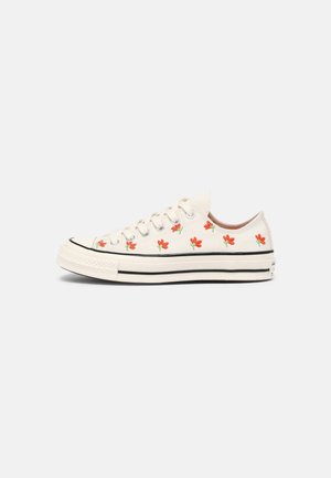Trainers - off-white