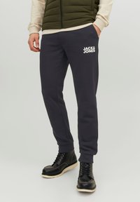 Jack & Jones - GORDON NEWSOFT PANT  - Donji dijelovi trenirke - black Minijatura 1