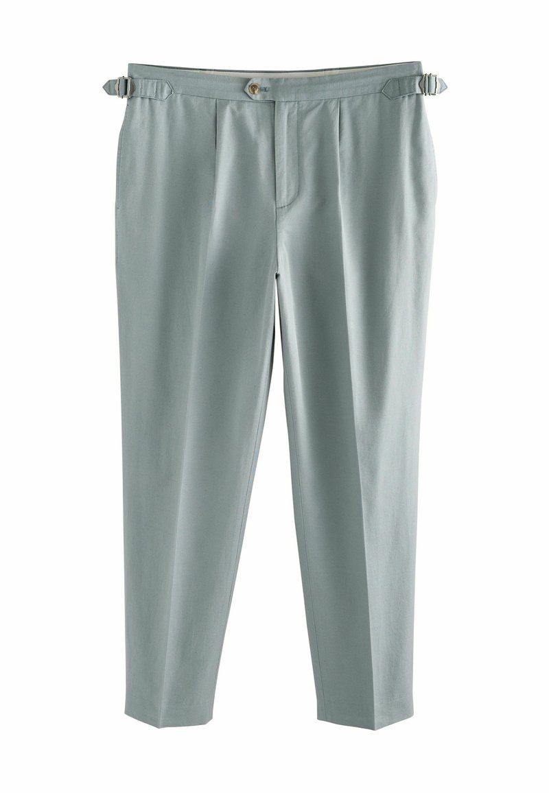 Hellblaue Hose mit glatter Textur, ausgestattet mit einem Knopfverschluss und verstellbaren Seitenträgern. Maßgeschneiderter, leicht taillierter Schnitt.