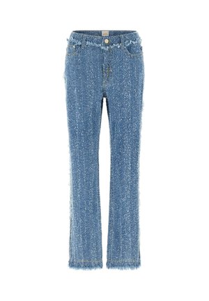 Jeans blu sfilacciati con tessuto strutturato, design a cinque tasche e orlo grezzo. Presentano una chiusura con bottone e sottili dettagli di cucitura.
