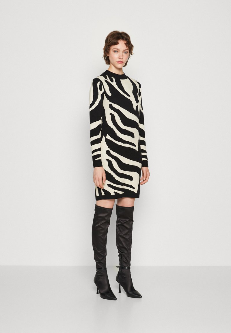 Object OBJRAY DRESS - Stickad klänning - black/sandshell