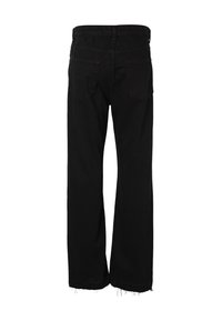 Jeans en denim noir vus de dos avec deux poches arrière et des ourlets effilochés au bas des jambes.