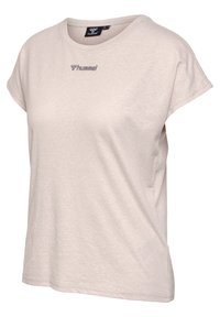 Licht beige T-shirt met korte mouwen, ronde hals en klein centraal "hummel" logo op de borst en een merketiket binnenin de kraag.