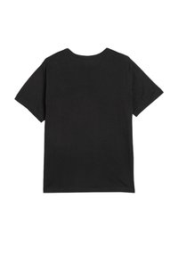 Camiseta de algodón negra, manga corta, escote redondo, corte ligeramente holgado, textura suave, sin patrones ni herrajes visibles. Vista posterior.
