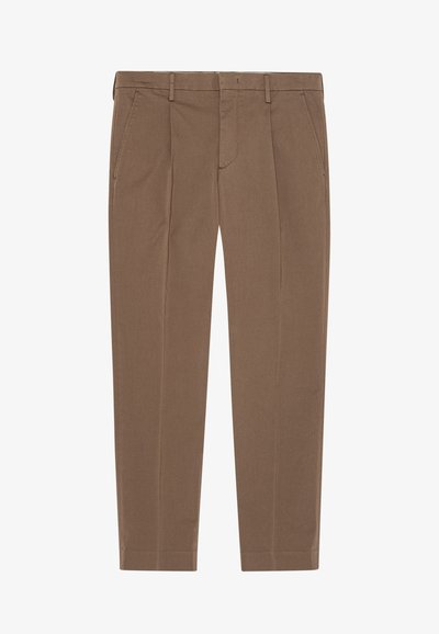 Pantalon marron sur mesure avec passants de ceinture, pli devant et poches latérales, conçu pour un look formel ou décontracté professionnel.