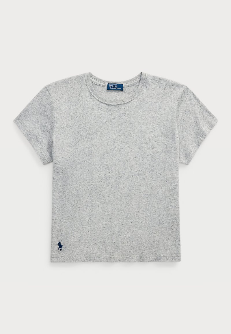 Szara bawełniana koszulka z krótkim rękawem z okrągłym dekoltem i małym granatowym logo na dolnym lewym boku. Miękka tekstura, casualowy styl.