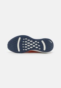 Nike Performance JOURNEY RUN - Løbesko til landevejen - sail/thunder blue/total orange/burnt sunrise/white
