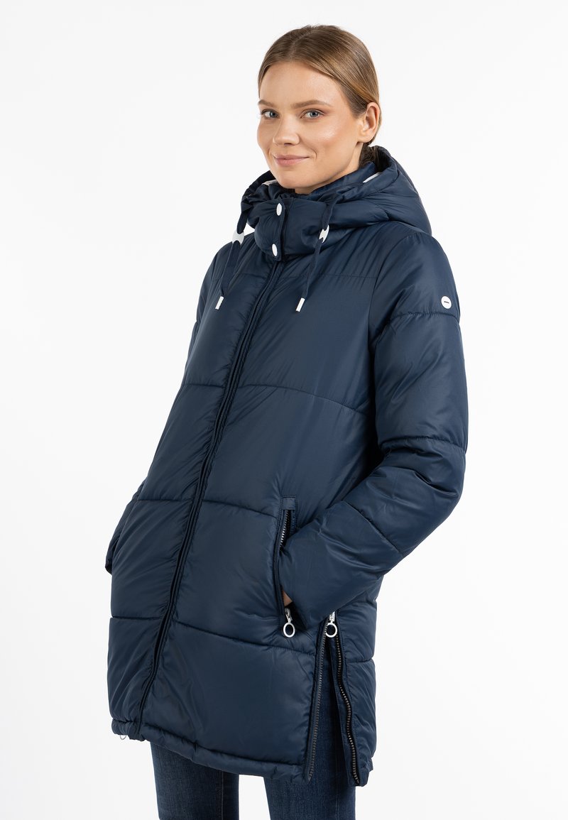 Navyblauwe pufferjas met een capuchon, ritszakken, trekkoordaccenten en een geborduurd ontwerp. Kenmerken zijn een middellange silhouet en glanzende stof.