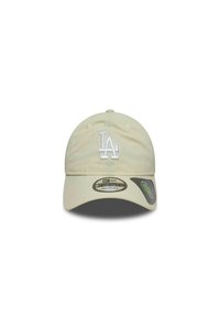 Helle beige Baseballmütze aus Baumwolle mit gebogenem Schirm. Mit gesticktem "LA"-Logo in Weiß auf der Vorderseite und verstellbarem Riemen auf der Rückseite.
