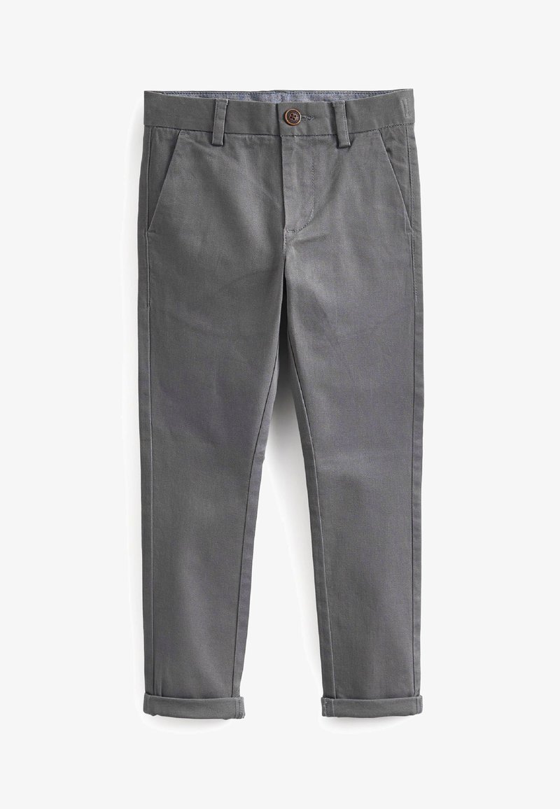 Hallid selga sobivad hallid chinos-püksid, millel on nööbkinnitusega, ees olevad taskud ja üles keeratud sääred. Sile kangas, millel on peen tekstuur.