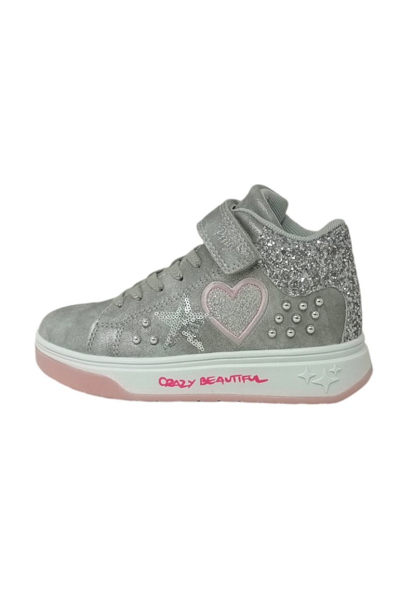 Sneaker alte grigie con una banda in velcro, dettagli di glitter, cuori e stelle, e una suola rosa con la scritta "CRAZY BEAUTIFUL".