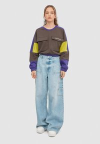 INSIDE CROP CON BOLSILLOS - Sudadera - multicolor