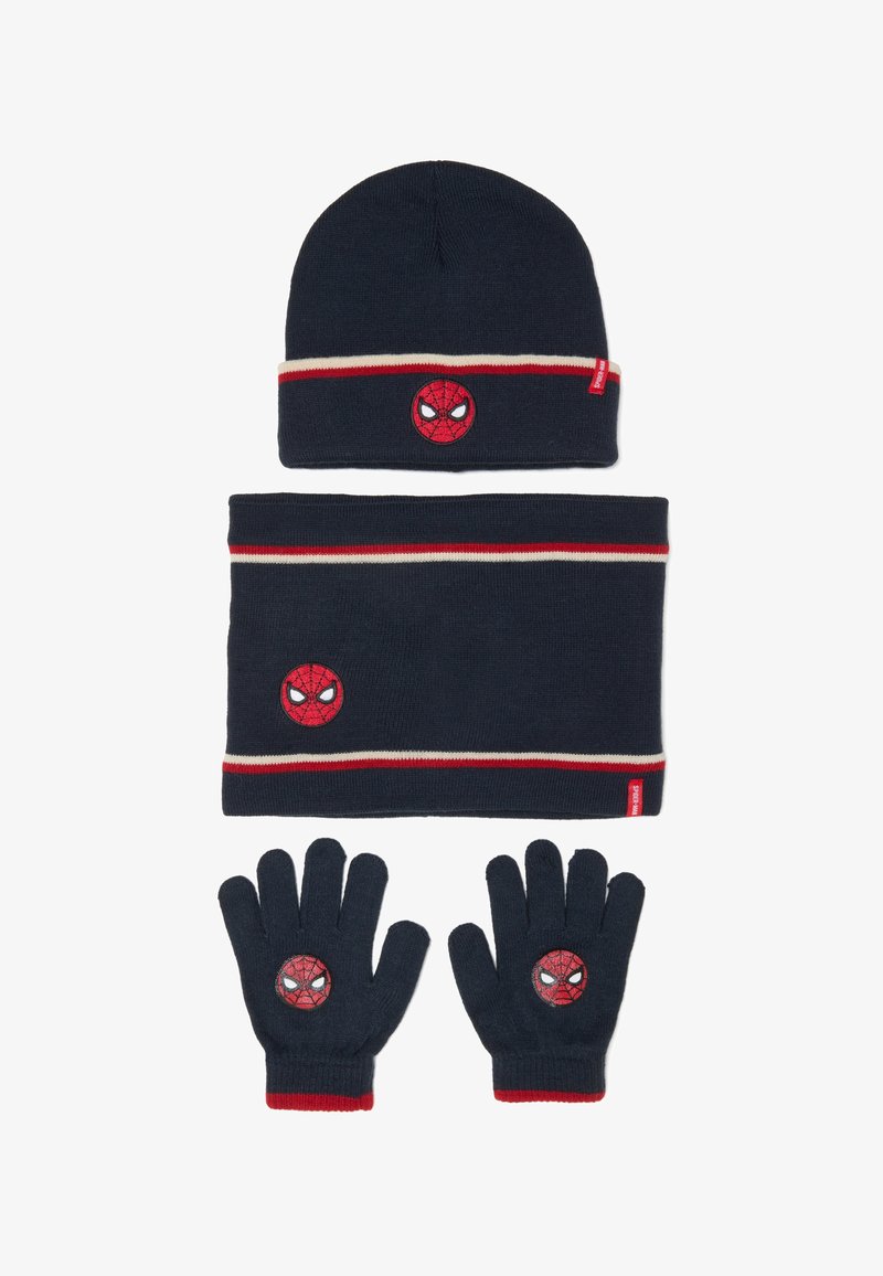 Conjunto de gorro de punto, guantes y bufanda de cuello en color navy, con logotipos de Spider-Man rojos y acentos a rayas en rojo y crema. Textura suave, diseño estándar.