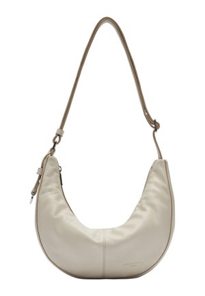 Beige Leder Schultertasche mit einer halbmondförmigen Form, weicher Textur und einem langen, verstellbaren Riemen. Sie zeichnet sich durch ein minimalistisches Design und dezente Markenkennzeichnung aus.