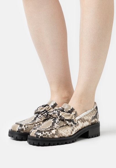 Elleme CHOUCHOU SQUARE LOAFER - Παπούτσια χωρίς κορδόνια - sand